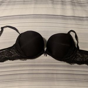 Black Victoria's Secret bra